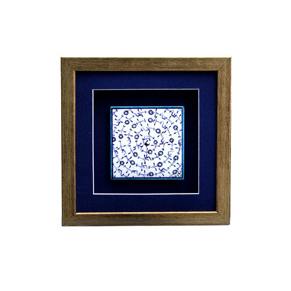 Golden horn pattern framed iznik tile